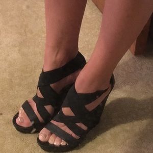 NWOT Chinese Laundry Wedges